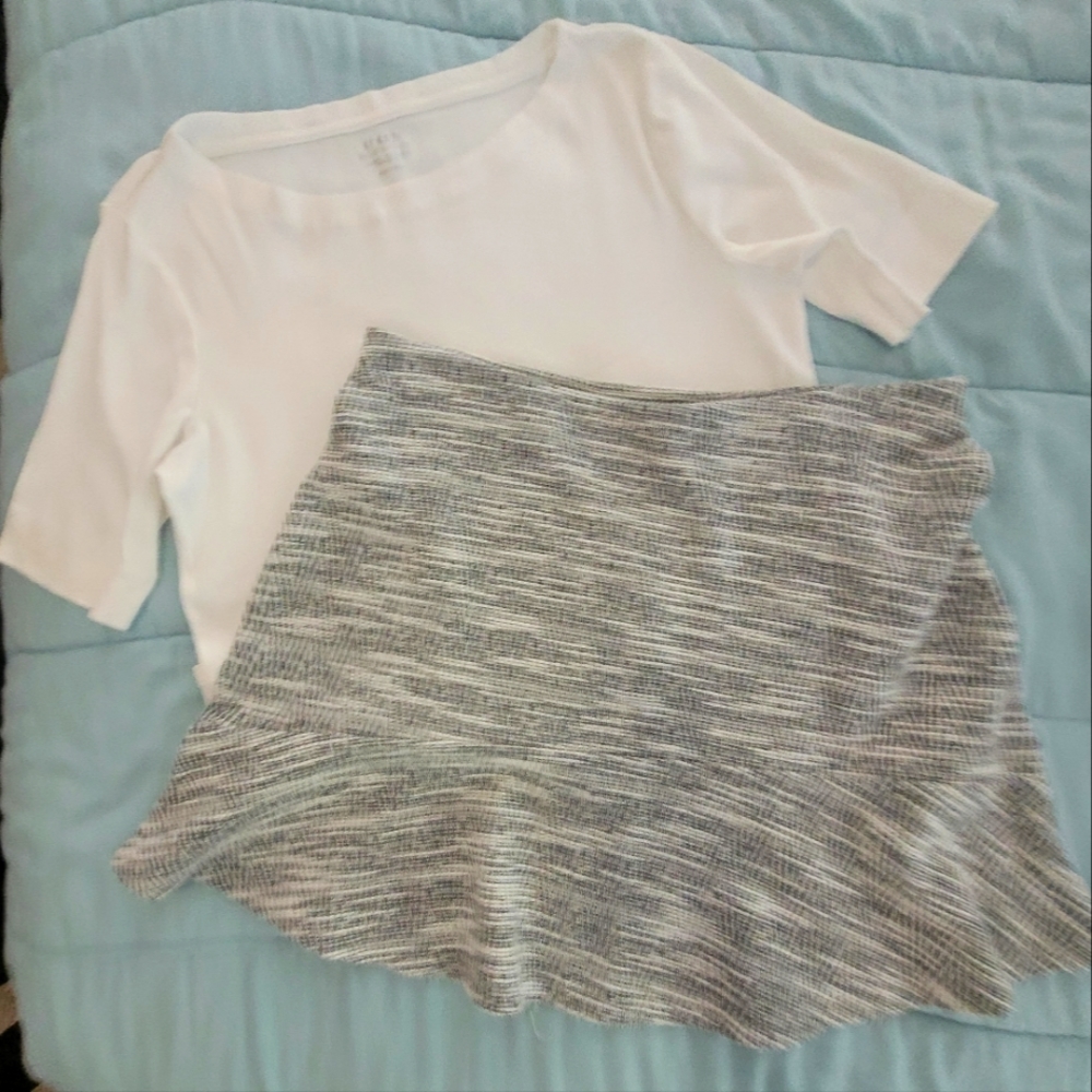 2pc. Women's Loft Blk/Wht Abstract print skirt and white SS top.